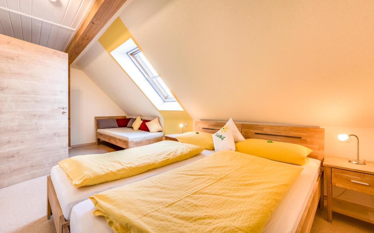 Bartlhof-Ferienwohnungen-Zimmer Burglengenfeld Eksteriør bilde