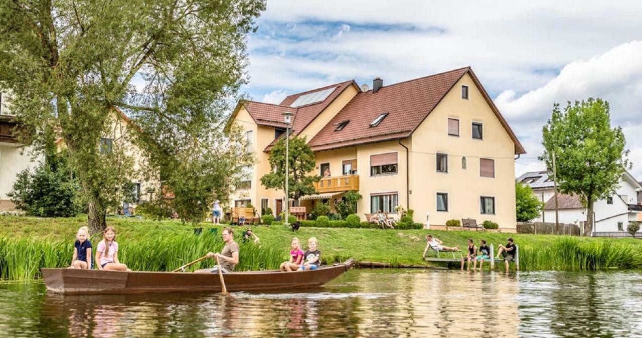 Bartlhof-Ferienwohnungen-Zimmer Burglengenfeld Eksteriør bilde